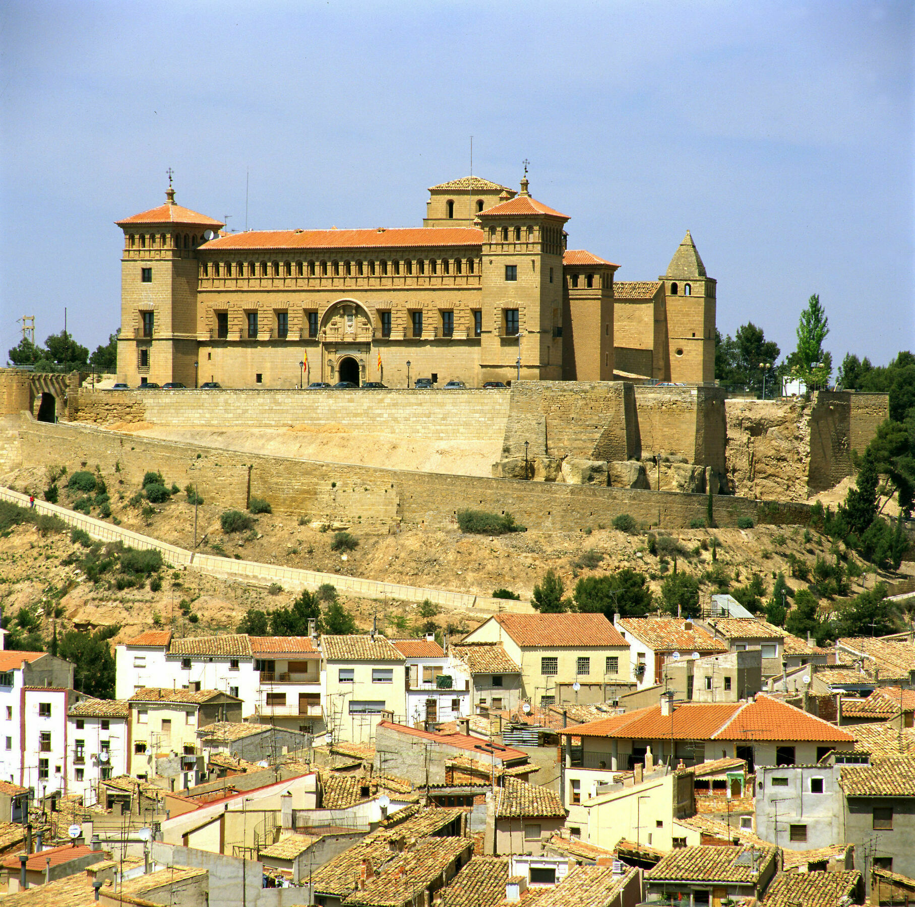 Parador De Alcaniz Hotel Exterior photo